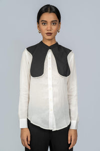 Pearl-Edged Detachable Collar